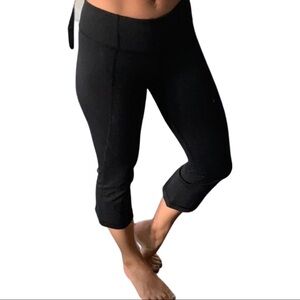 Black Capri Lululemon with slit pants